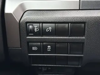Toyota Tacoma 2024 4x4 SR5 4 puertas Doble Cabina 5.0 ft SB