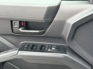 Toyota Tacoma 2024 4x4 SR5 4 puertas Doble Cabina 5.0 ft SB