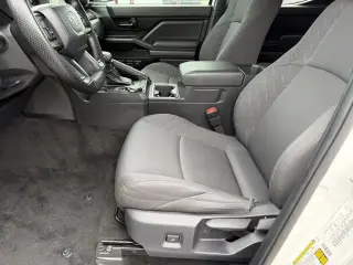 Toyota Tacoma 2024 4x4 SR5 4 puertas Doble Cabina 5.0 ft SB