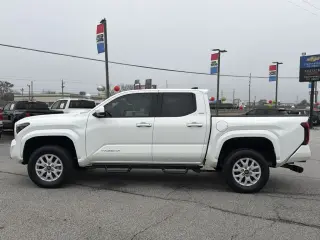 Toyota Tacoma 2024 4x4 SR5 4 puertas Doble Cabina 5.0 ft SB