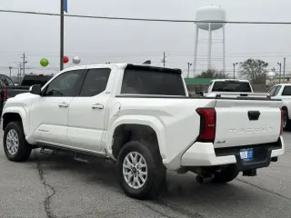 Toyota Tacoma 2024 4x4 SR5 4 puertas Doble Cabina 5.0 ft SB