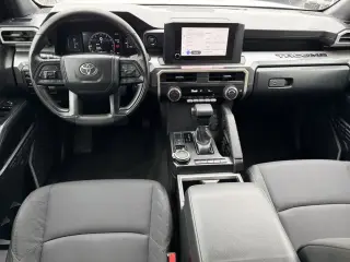 Toyota Tacoma 2024 4x4 SR5 4 puertas Doble Cabina 5.0 ft SB