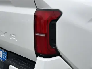 Toyota Tacoma 2024 4x4 SR5 4 puertas Doble Cabina 5.0 ft SB