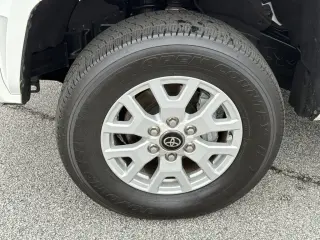 Toyota Tacoma 2024 4x4 SR5 4 puertas Doble Cabina 5.0 ft SB