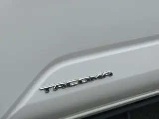 Toyota Tacoma 2024 4x4 SR5 4 puertas Doble Cabina 5.0 ft SB