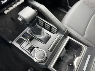 Toyota Tacoma 2024 4x4 SR5 4 puertas Doble Cabina 5.0 ft SB