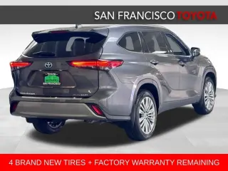 2023 Toyota Highlander Hybrid Platinum