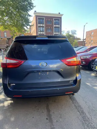 2015 Toyota Sienna
XLE 7-Passenger