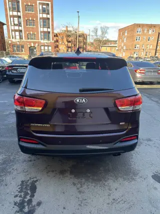 2017 Kia Sorento
LX