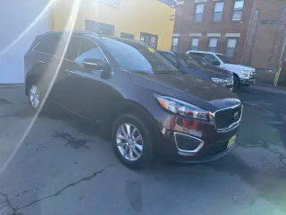 2017 Kia Sorento
LX