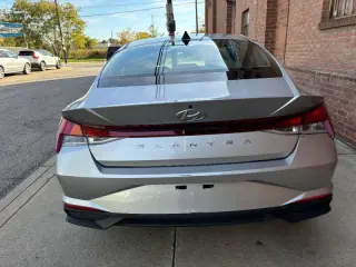 2021 Hyundai Elantra SE