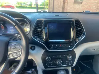 2019 Jeep Cherokee Overland
