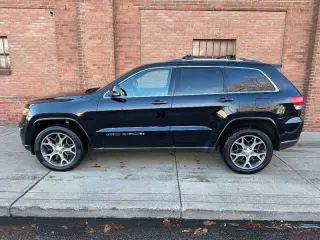 2018 Jeep Grand Cherokee Sterling Edition