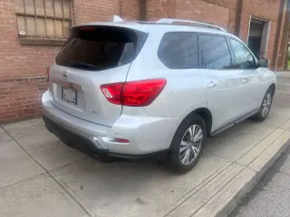 2020 Nissan Pathfinder SL