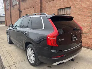 2016 Volvo XC90 T6 Momentum