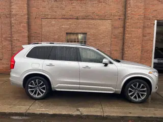 2017 Volvo XC90 T6 Momentum