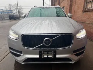2017 Volvo XC90 T6 Momentum