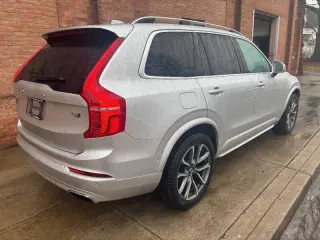 2017 Volvo XC90 T6 Momentum