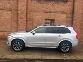 2017 Volvo XC90 T6 Momentum