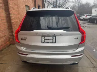 2017 Volvo XC90 T6 Momentum