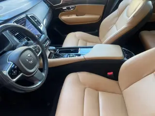 2016 Volvo XC90 T6 Momentum