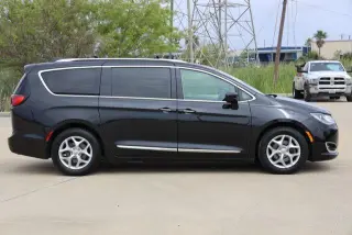 Chrysler Pacifica 2019 Touring L Plus 35th Anniversary 4dr Mini-Van