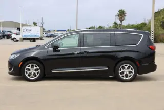 Chrysler Pacifica 2019 Touring L Plus 35th Anniversary 4dr Mini-Van