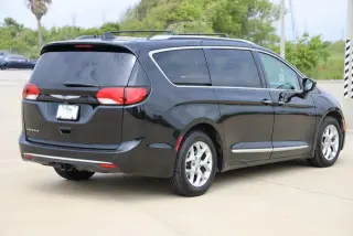 Chrysler Pacifica 2019 Touring L Plus 35th Anniversary 4dr Mini-Van