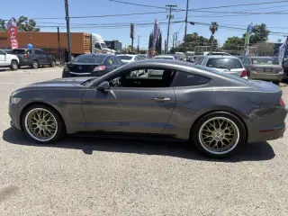 2016 Ford Mustang V6