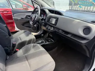 2016 Toyota Yaris 5-Door LE