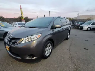 2012 Toyota Sienna LE 7-Passenger Auto Access Seat