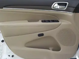 2015 Jeep Grand Cherokee Overland 4D SUV RWD