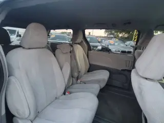 2012 Toyota Sienna LE 7-Passenger Auto Access Seat
