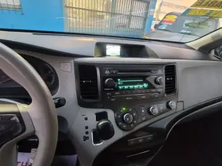 2012 Toyota Sienna LE 7-Passenger Auto Access Seat