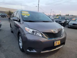 2012 Toyota Sienna LE 7-Passenger Auto Access Seat