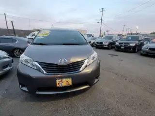 2012 Toyota Sienna LE 7-Passenger Auto Access Seat