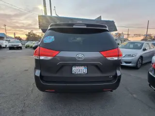 2012 Toyota Sienna LE 7-Passenger Auto Access Seat