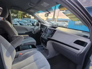 2012 Toyota Sienna LE 7-Passenger Auto Access Seat
