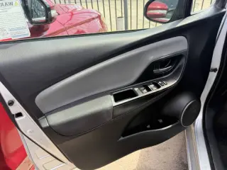 2016 Toyota Yaris 5-Door LE
