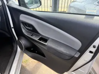 2016 Toyota Yaris 5-Door LE