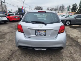 2016 Toyota Yaris 5-Door LE