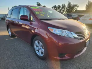 2014 Toyota Sienna LE 7-Passenger Auto Access Seat