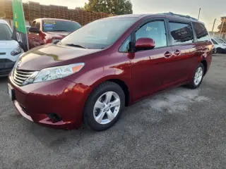 2014 Toyota Sienna LE 7-Passenger Auto Access Seat