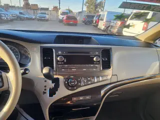 2014 Toyota Sienna LE 7-Passenger Auto Access Seat