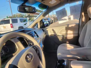 2014 Toyota Sienna LE 7-Passenger Auto Access Seat