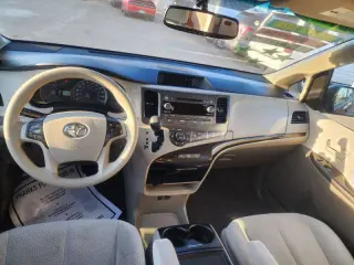 2014 Toyota Sienna LE 7-Passenger Auto Access Seat