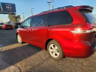 2014 Toyota Sienna LE 7-Passenger Auto Access Seat