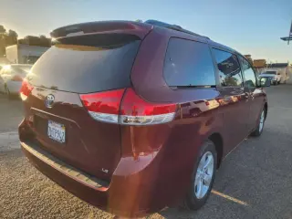 2014 Toyota Sienna LE 7-Passenger Auto Access Seat