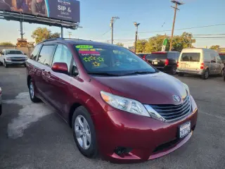 2014 Toyota Sienna LE 7-Passenger Auto Access Seat