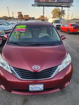 2014 Toyota Sienna LE 7-Passenger Auto Access Seat